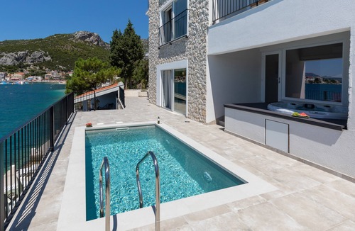 Klek Villa | Villa Simpleza - Six Bedroom Villa with Private Pool and Jacuzzi