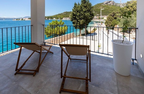 Klek Villa | Villa Simpleza - Six Bedroom Villa with Private Pool and Jacuzzi