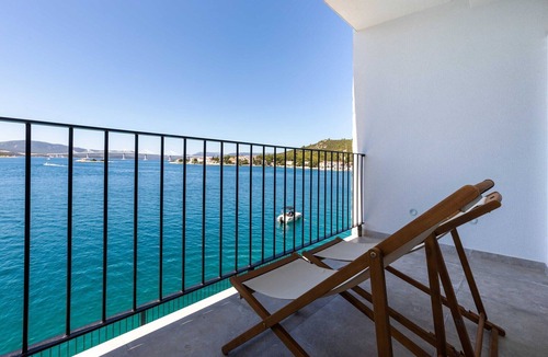 Klek Villa | Villa Simpleza - Six Bedroom Villa with Private Pool and Jacuzzi