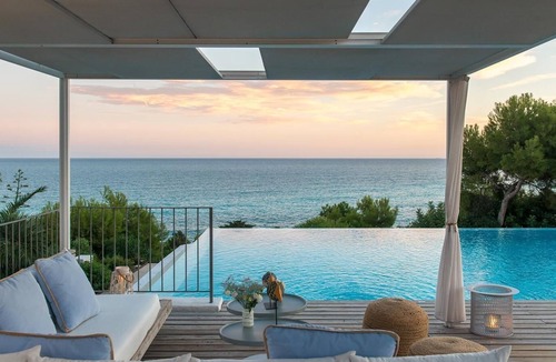 Vilanova I la Geltru Villa | Villa 'Sitges Casa Del Mar' with Sea View, Wi-Fi and Air Conditioning