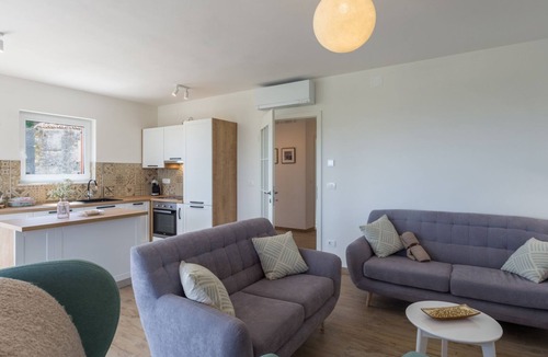 Baredine Villa | Villa Skarline by Villas Guide