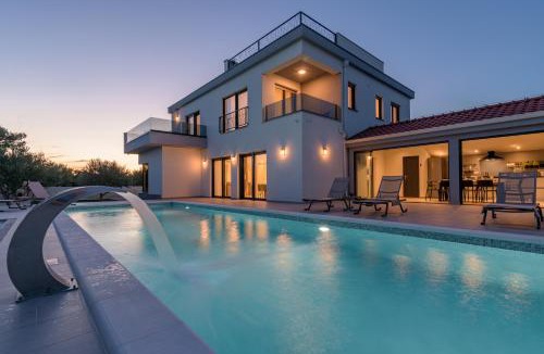 Businci Villa | Villa Skyora
