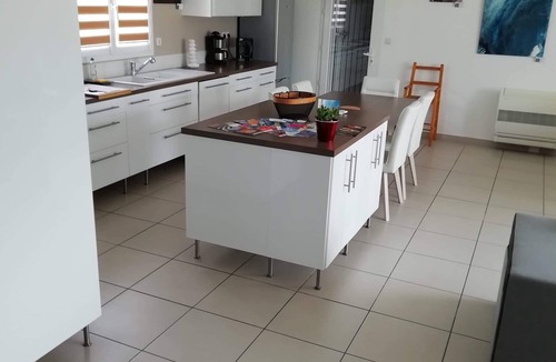 Camaret-sur-Aigues Villa | Villa sleeps 14 with pool