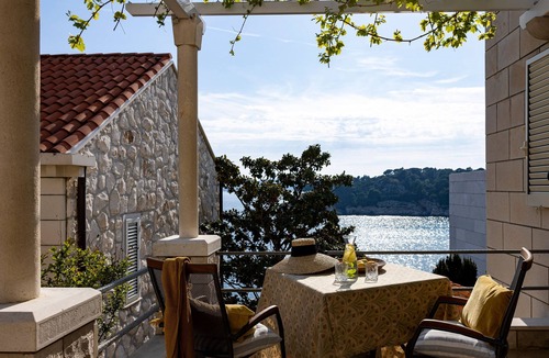 Stikovica Villa | Villa Sol Charming and spacious villa with private sea access