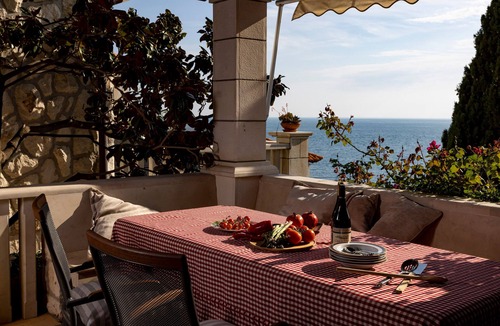 Stikovica Villa | Villa Sol Charming and spacious villa with private sea access