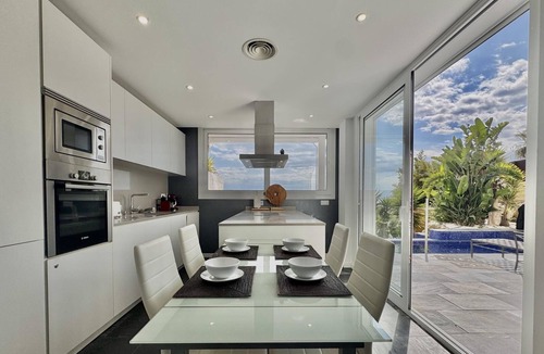 Almadraba-Canyelles Villa | Villa Sol in Canyelles with private pool and Wi-Fi