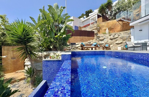 Almadraba-Canyelles Villa | Villa Sol in Canyelles with private pool and Wi-Fi