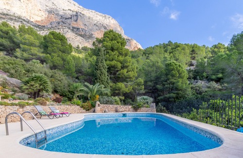 Montgo de Toscamar Villa | Villa "Sol y Luna" with Mountain View, Pool, Terrace, A/C & Wi-Fi