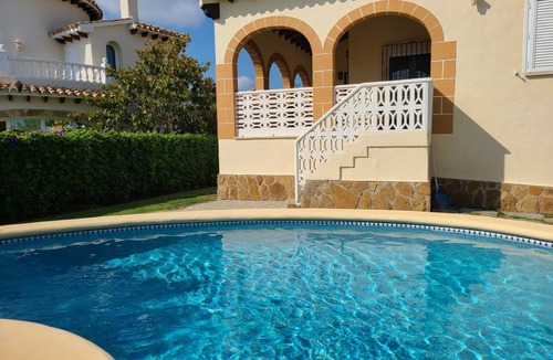 Molinell Ski Chalet | Villa SOL Y MAR on the beach front in Oliva Nova.
