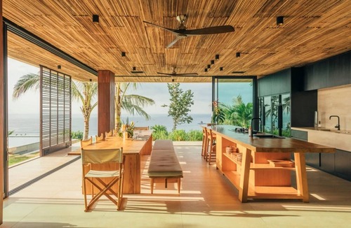 Praya Barat Villa | Villa Solah at Tampah Hills