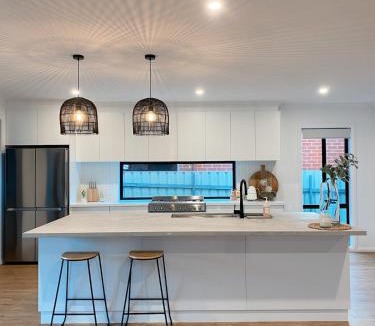 East Albury Villa | Villa Solana