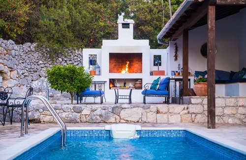 Bacina Villa | Villa Solar - Ethno Art Village Podcempresn