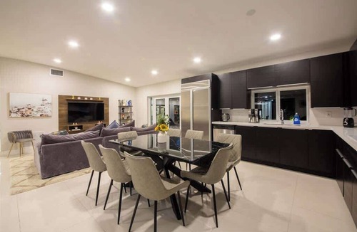 North Miami Beach House | Villa Solara | Pool · Cinema · Basketball Court