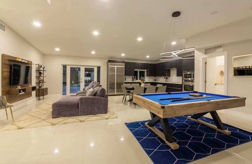 North Miami Beach House | Villa Solara | Pool · Cinema · Basketball Court