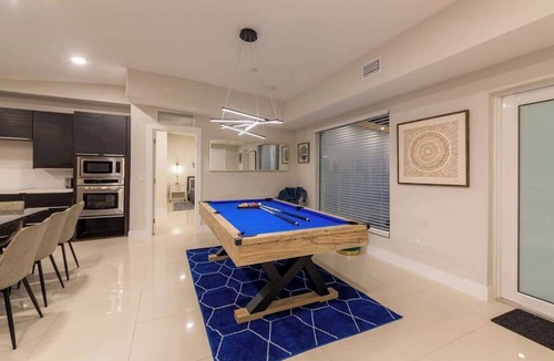 North Miami Beach House | Villa Solara | Pool · Cinema · Basketball Court