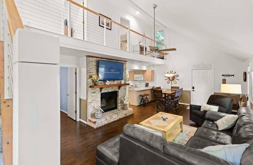 Ocean Pines House | Villa Sole Retreat - Screened Porch & Fire Pit!
