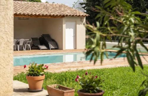 Saint-Laurent-La-Vernede Villa | Villa spacieuse à Saint-Laurent-la-Vernède avec piscine