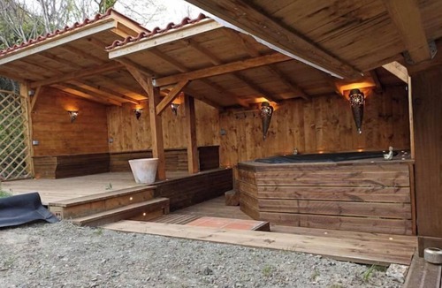 Limoux Villa | Villa spa relaxation in a green setting
