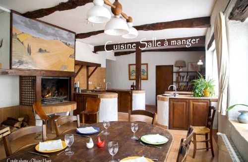 Crastes House | Villa spacieuse à Crastes avec piscine privée et vue montagne