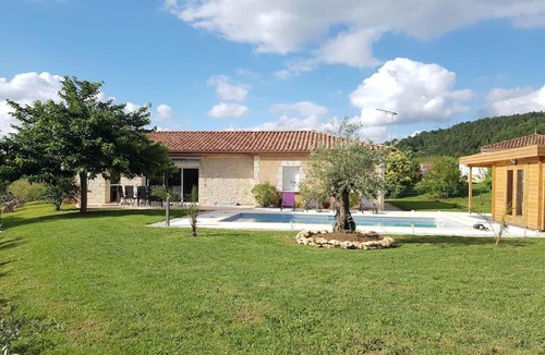 Prayssac Villa | Villa spacieuse 4 chambres Gîte les manoques