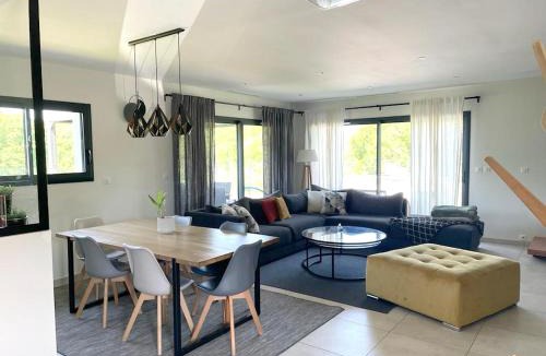 Deyme Villa | Villa spacieuse avec piscine à Deyme - 150 m²