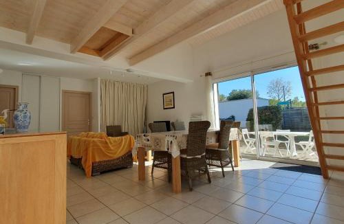 La Faute-sur-Mer House | Villa spacieuse proche plage, 5 pers, jardin privatif - FR-1-476-110