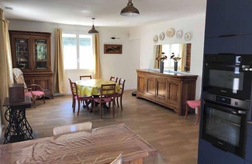 Beziers House | Villa Spacious heated 9x4 pool Terraces Table tennis Giant chess 5ch office