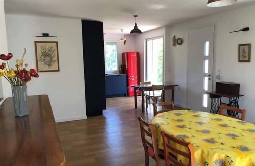 Beziers House | Villa Spacious heated 9x4 pool Terraces Table tennis Giant chess 5ch office
