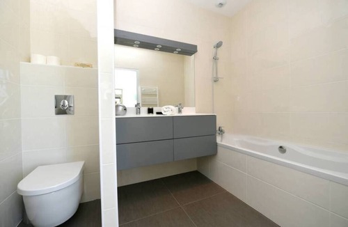 Gardegan-et-Tourtirac House | Villa St Andrews on the Golf with AC