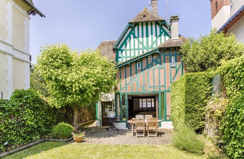 Deauville City Centre Villa | Villa St Jean - 4 Chambres et Jardin - Deauville