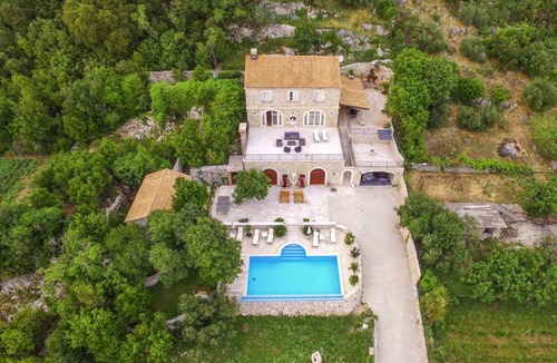 Lovorno Villa | Villa Stone Rose