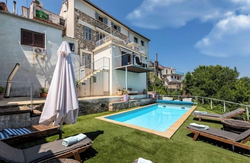 Sveti Vid Dobrinjski Villa | Villa Storia - Private house in a quiet town