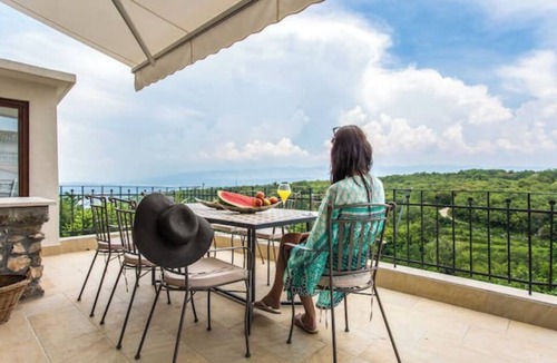 Sveti Vid Dobrinjski Villa | Villa Storia - Private house in a quiet town