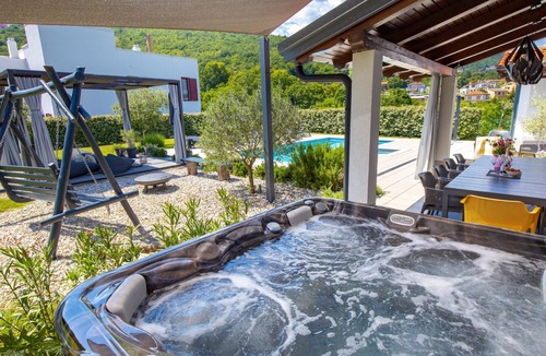 Mihotici Villa | Villa Sušanj by Villas Guide