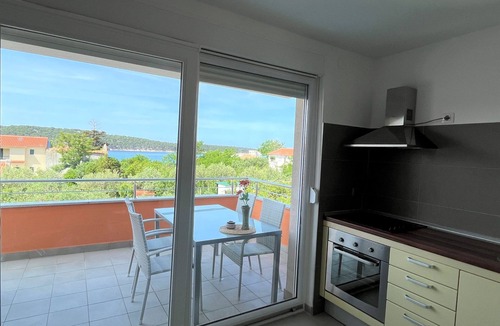 Rab House | Villa Summer Escape in Barbat mit Garten und Aussicht by Interhome