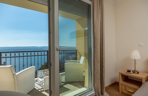 Mimice Villa | Villa Sun Palace is a luxury 5 bedroom villa with amazing sea views