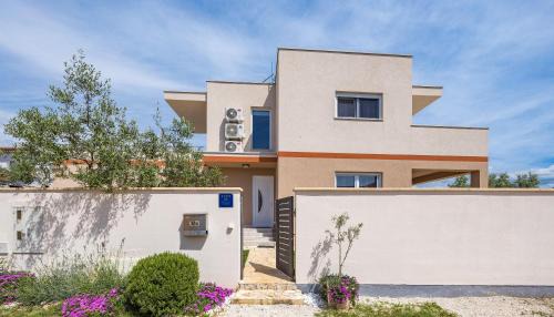 Peroj Villa | Villa Sunny Olive