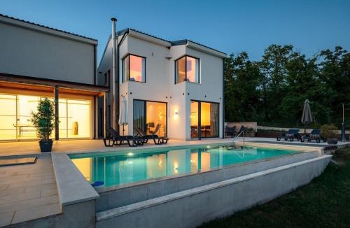 Fuskulin Villa | Villa Sunset - with private pool, squash coart and table tennis