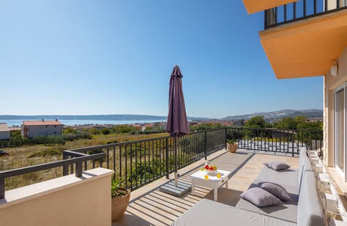 Kastel Luksic House | Villa Sunshine overlooking Kastela bay