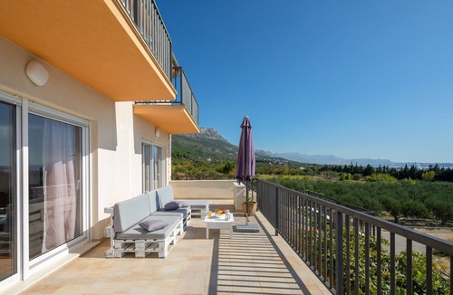 Kastel Luksic House | Villa Sunshine overlooking Kastela bay