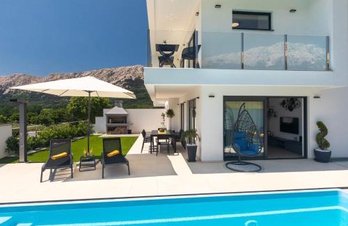 Jurandvor Villa | Villa Supernus II with Heated Pool