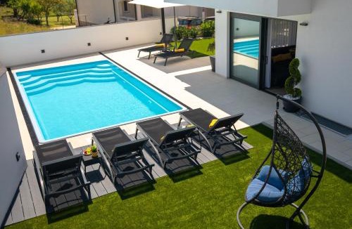 Jurandvor Villa | Villa Supernus II with Heated Pool