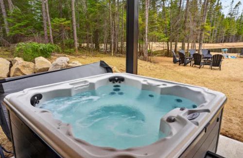 Shannon Ski Chalet | Villa sur le Lac - Private Spa & Waterfront
