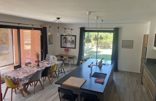 Uchaux Villa | Villa surrounded by vineyards: modernity, calm and rest