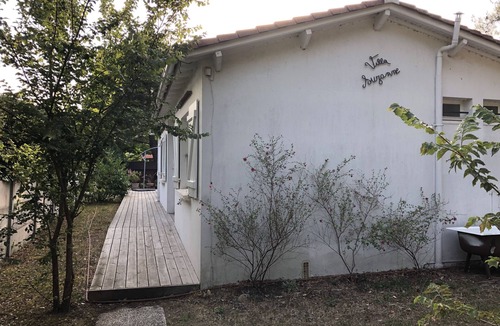 Les Conches House | Villa Suzanne terrace and veranda near the beach
