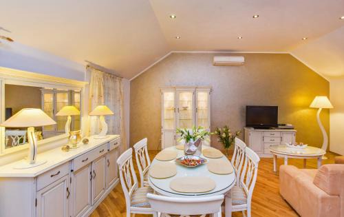 Cajkovica Villa | Villa Sweet Home