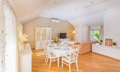 Cajkovica Villa | Villa Sweet Home