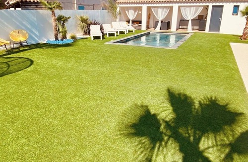 Aimargues Villa | Villa swimming pool 6 persons garden not overlooked