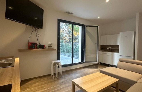 Juvignac Villa | Villa swimming pool jacuzzi Montpellier