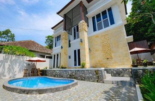 Bangunjiwo Villa | Villa Syariah Grand Bale with Private Pool by Simply Homy